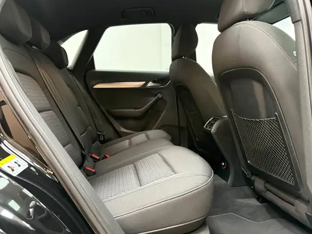 Audi Q3 view 14