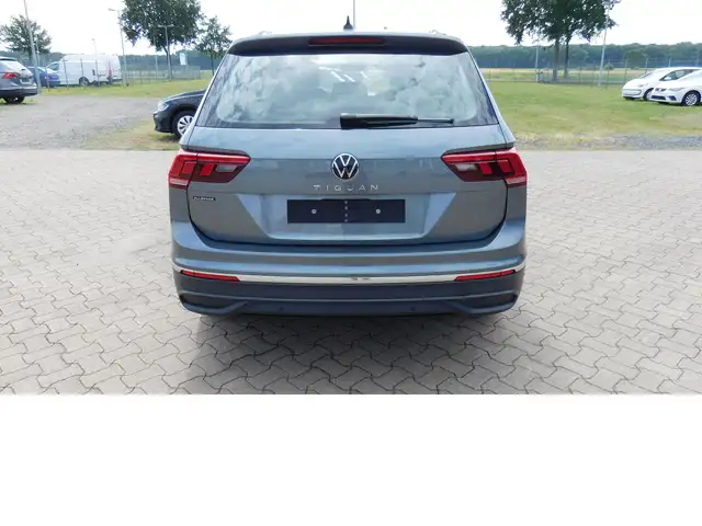 Volkswagen Tiguan Allspace view 4