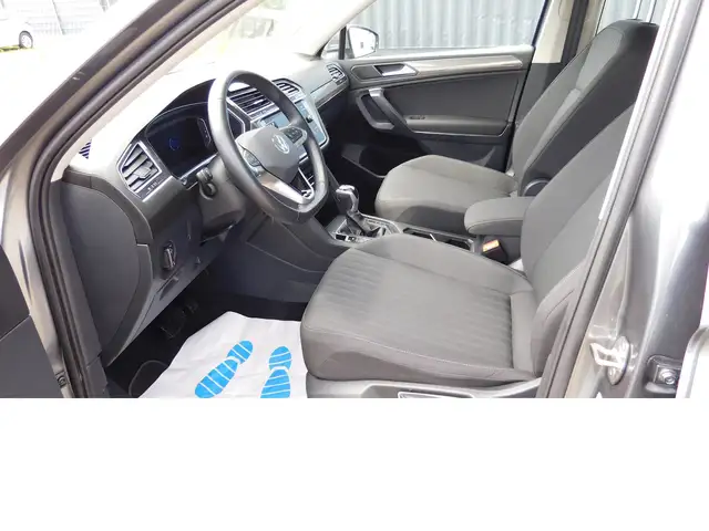 Volkswagen Tiguan Allspace view 12