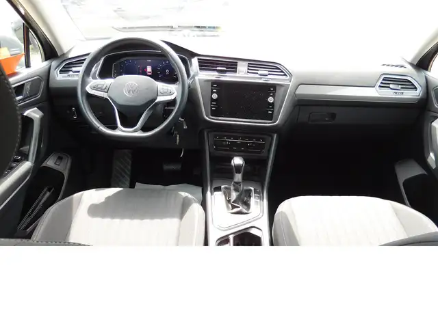 Volkswagen Tiguan Allspace view 9