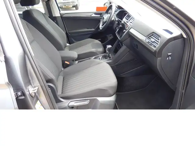 Volkswagen Tiguan Allspace view 11