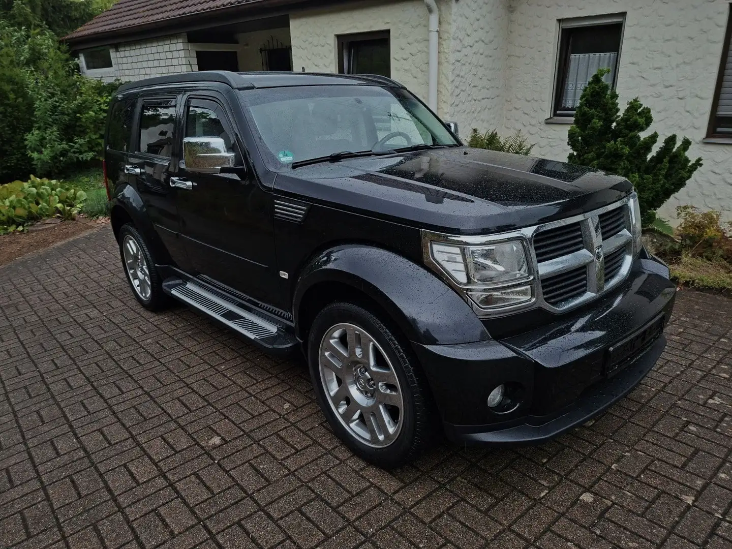 Dodge Nitro Чорний - 1