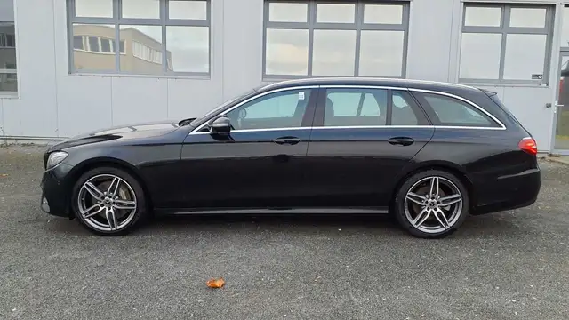 Mercedes-Benz E 400 E400d T AMG-Line 4Matic/360Kam/PANO/Key-Less/ACC