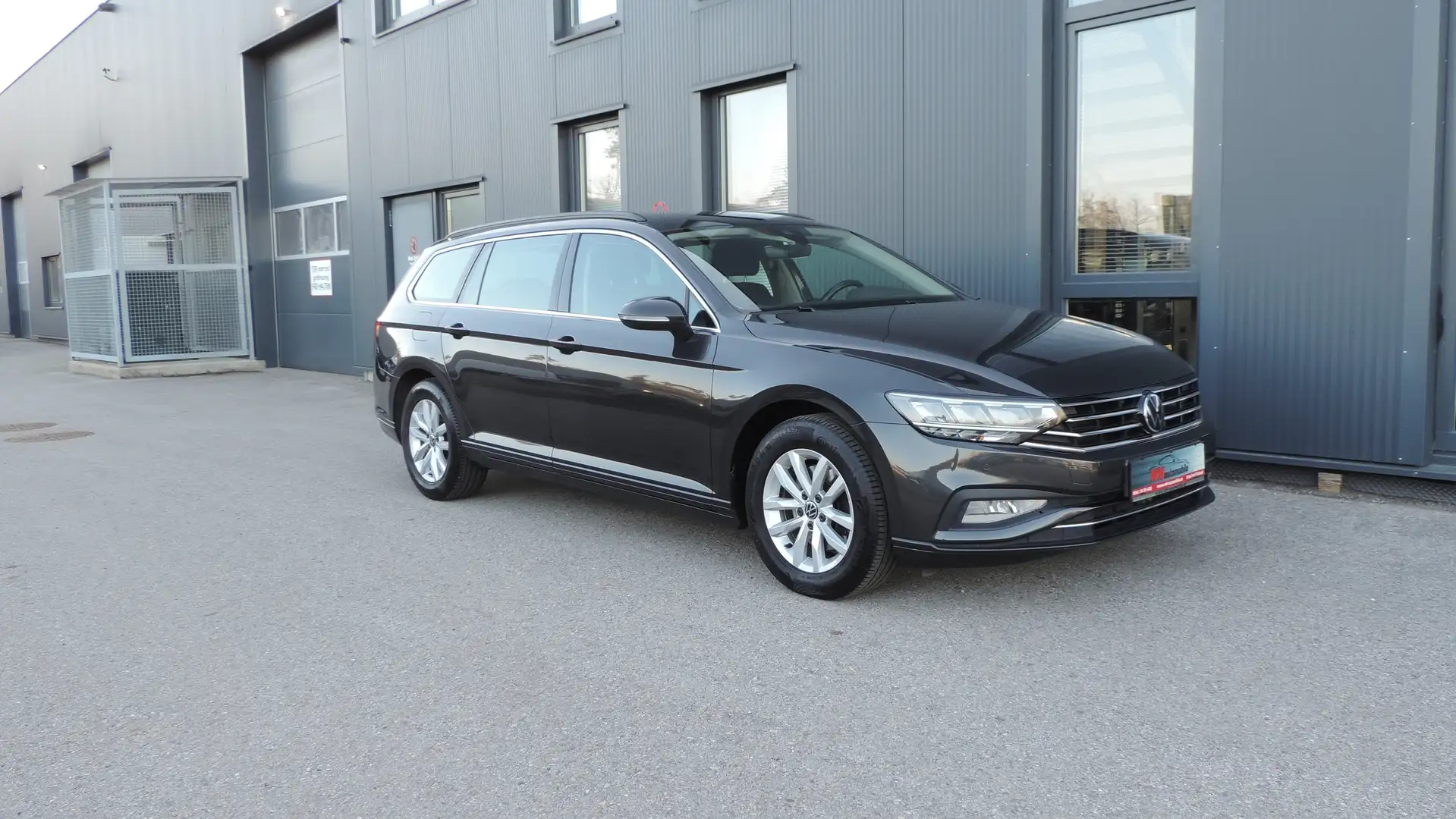 Volkswagen Passat Variant Business 2,0 SCR TDI DSG / ACC / LANE / MFL / SH / Gris - 2