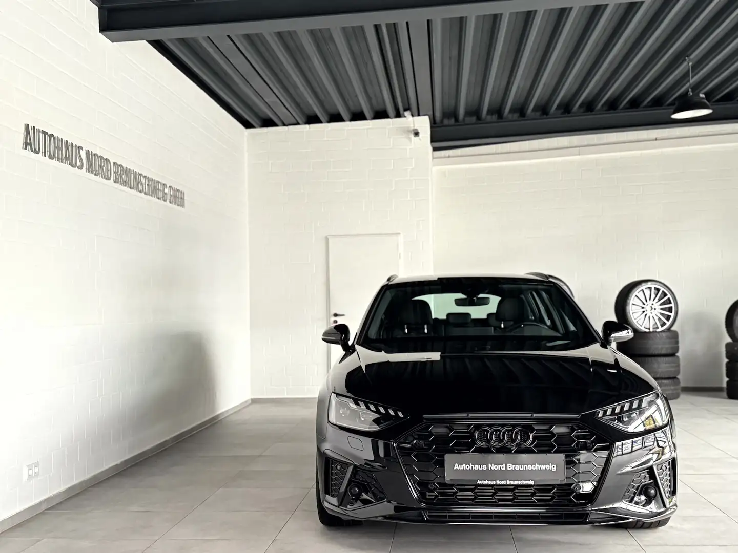 Audi A4 40 TFSI S Line Competition Edition*Matrix*AHK* Schwarz - 2
