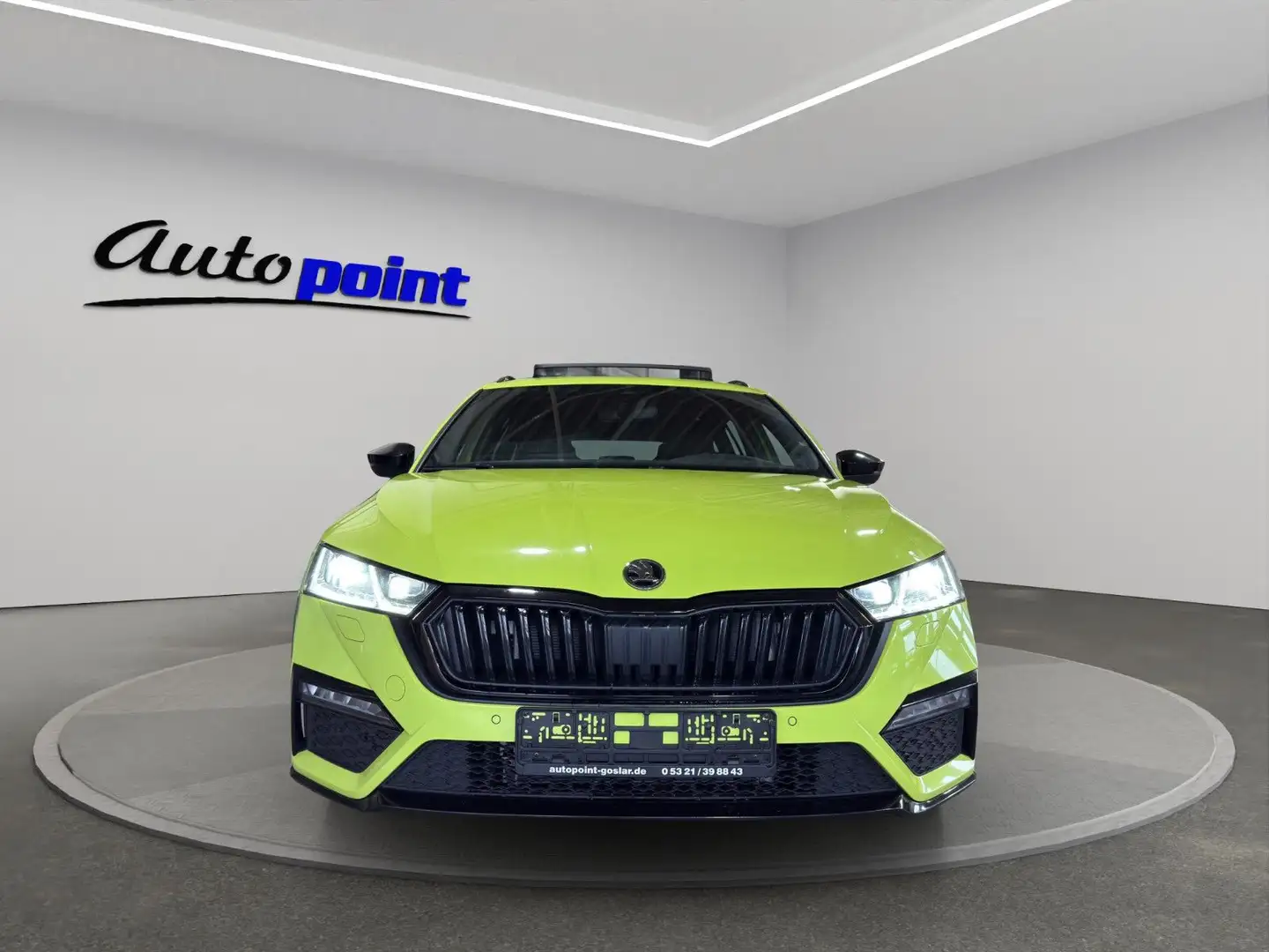 Skoda Octavia Combi 2.0 TSI RS PANO ACC Grün - 2