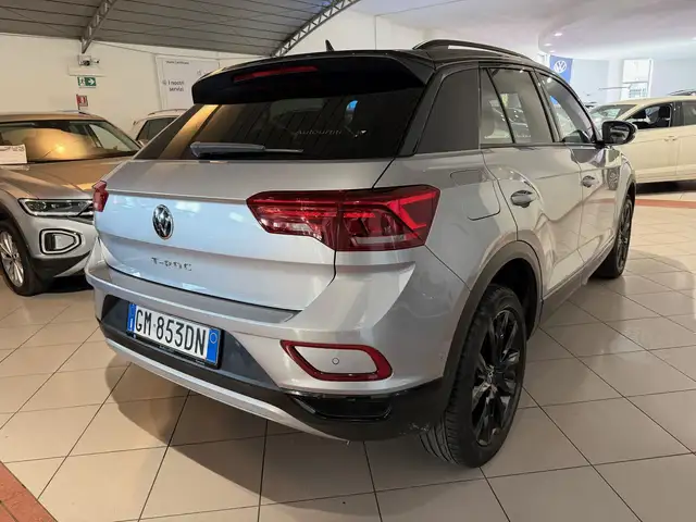 Volkswagen T-Roc view 5