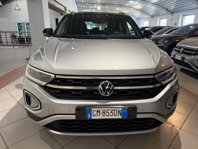 Volkswagen T-Roc view 7