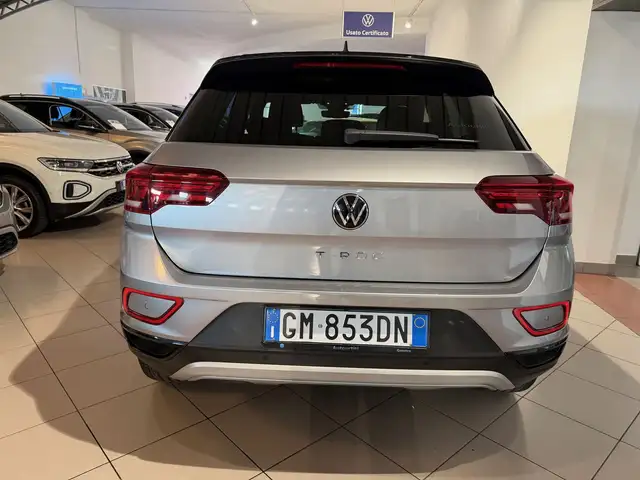 Volkswagen T-Roc view 4