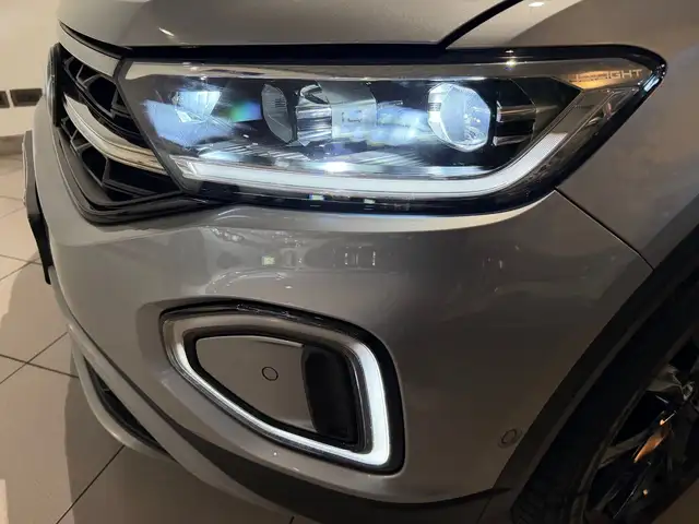Volkswagen T-Roc view 15