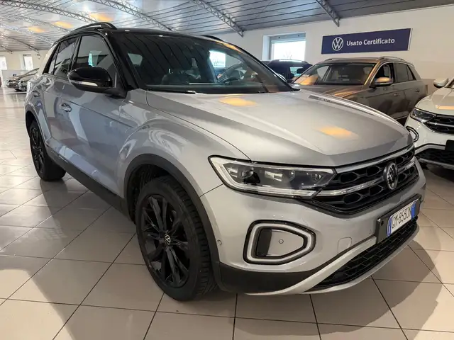Volkswagen T-Roc view 6