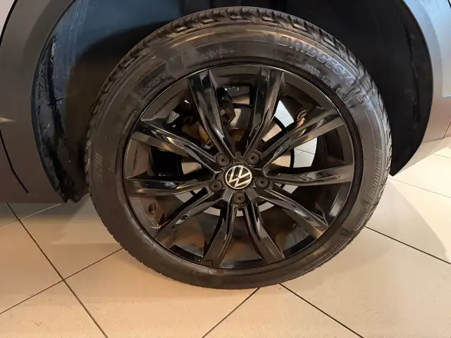 Volkswagen T-Roc view 13