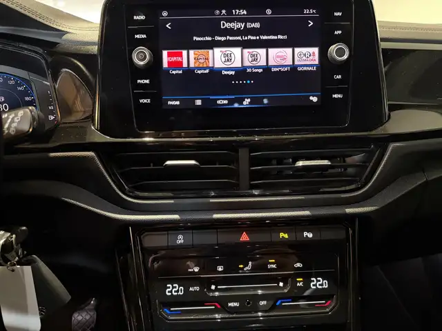 Volkswagen T-Roc view 12