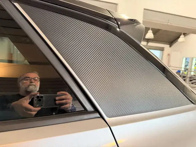Volkswagen T-Roc view 14
