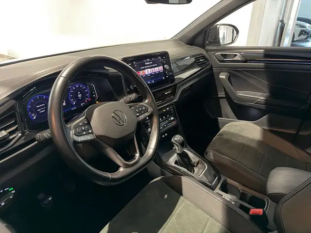 Volkswagen T-Roc view 10