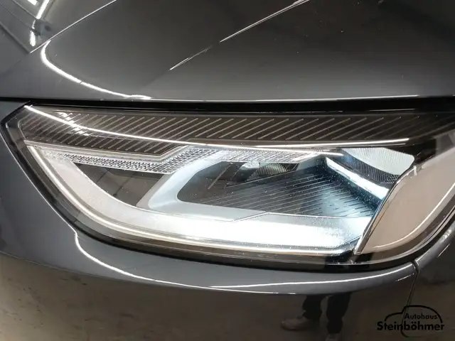 Audi A4 view 12