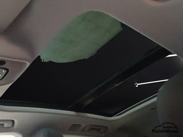 Audi A4 view 16