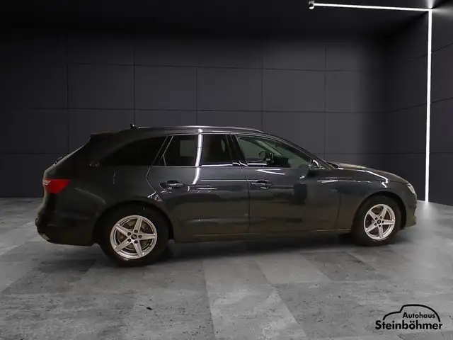Audi A4 view 9