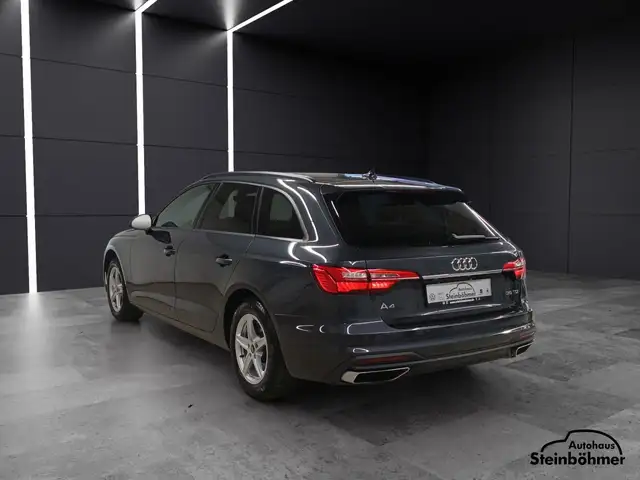Audi A4 view 4