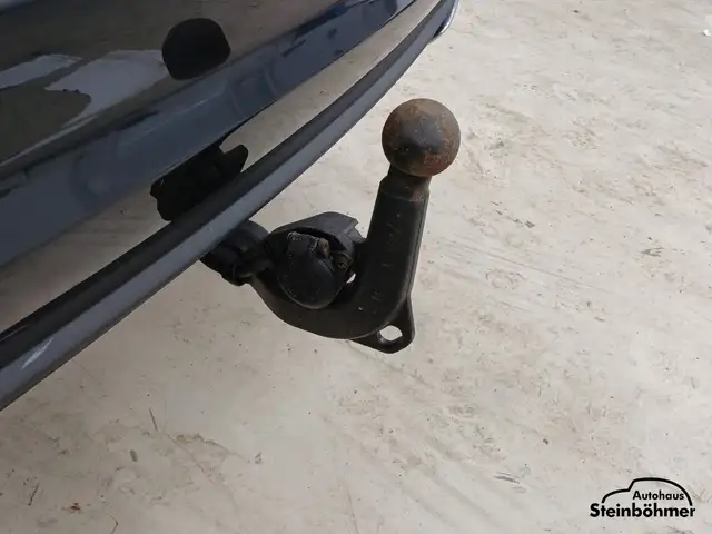 Audi A4 view 7