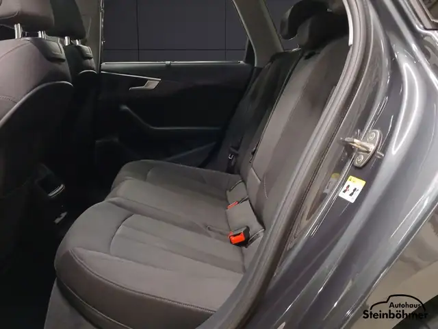 Audi A4 view 15