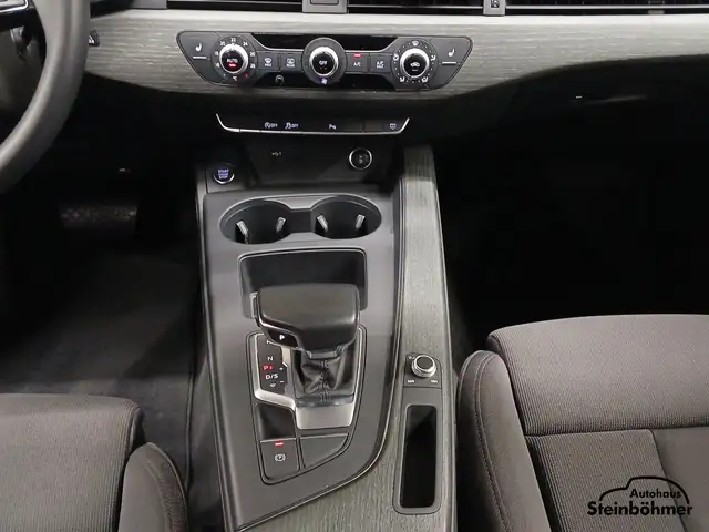 Audi A4 view 22