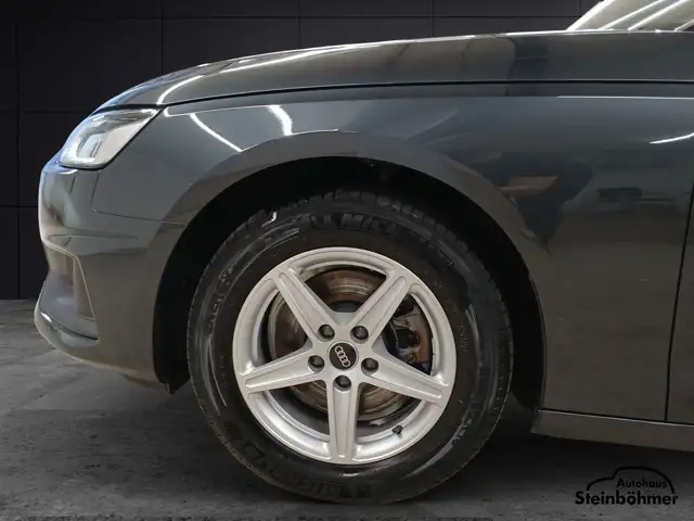 Audi A4 view 13
