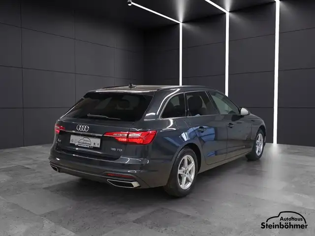 Audi A4 view 8