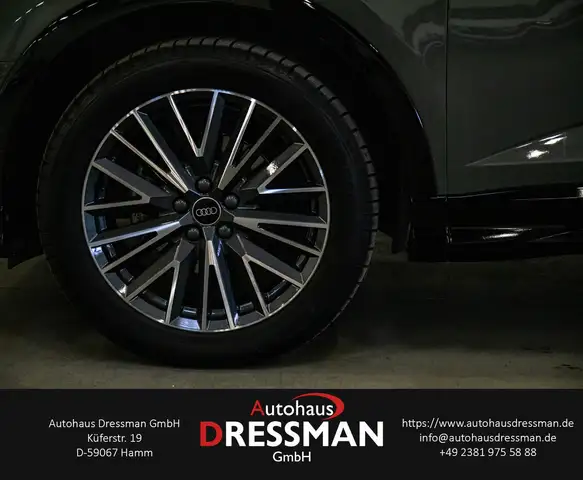 Audi Q3 view 8