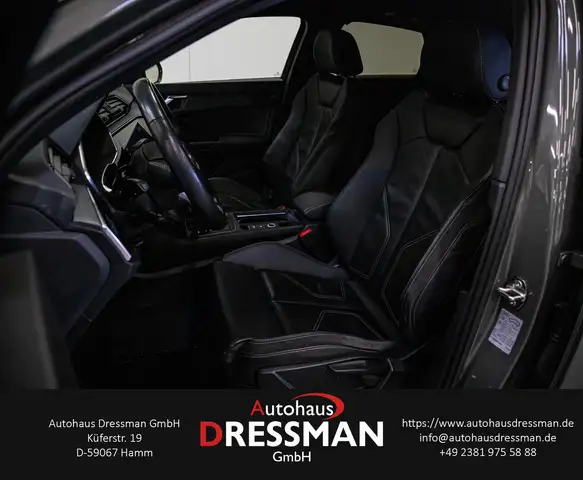 Audi Q3 view 11