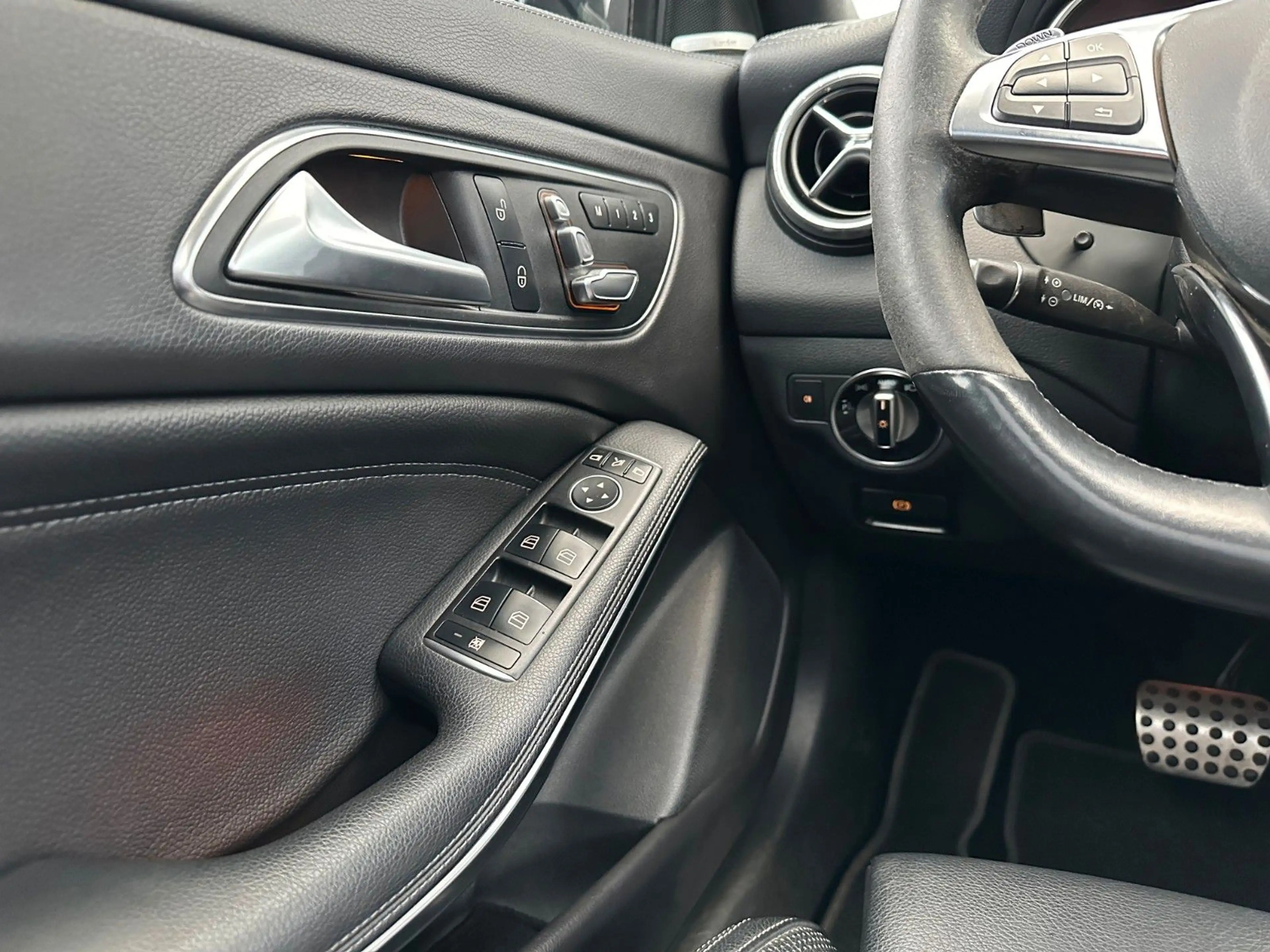 Mercedes-Benz CLA 45 AMG Shooting Brake LED PANO HK SPORT AGA — photo 12