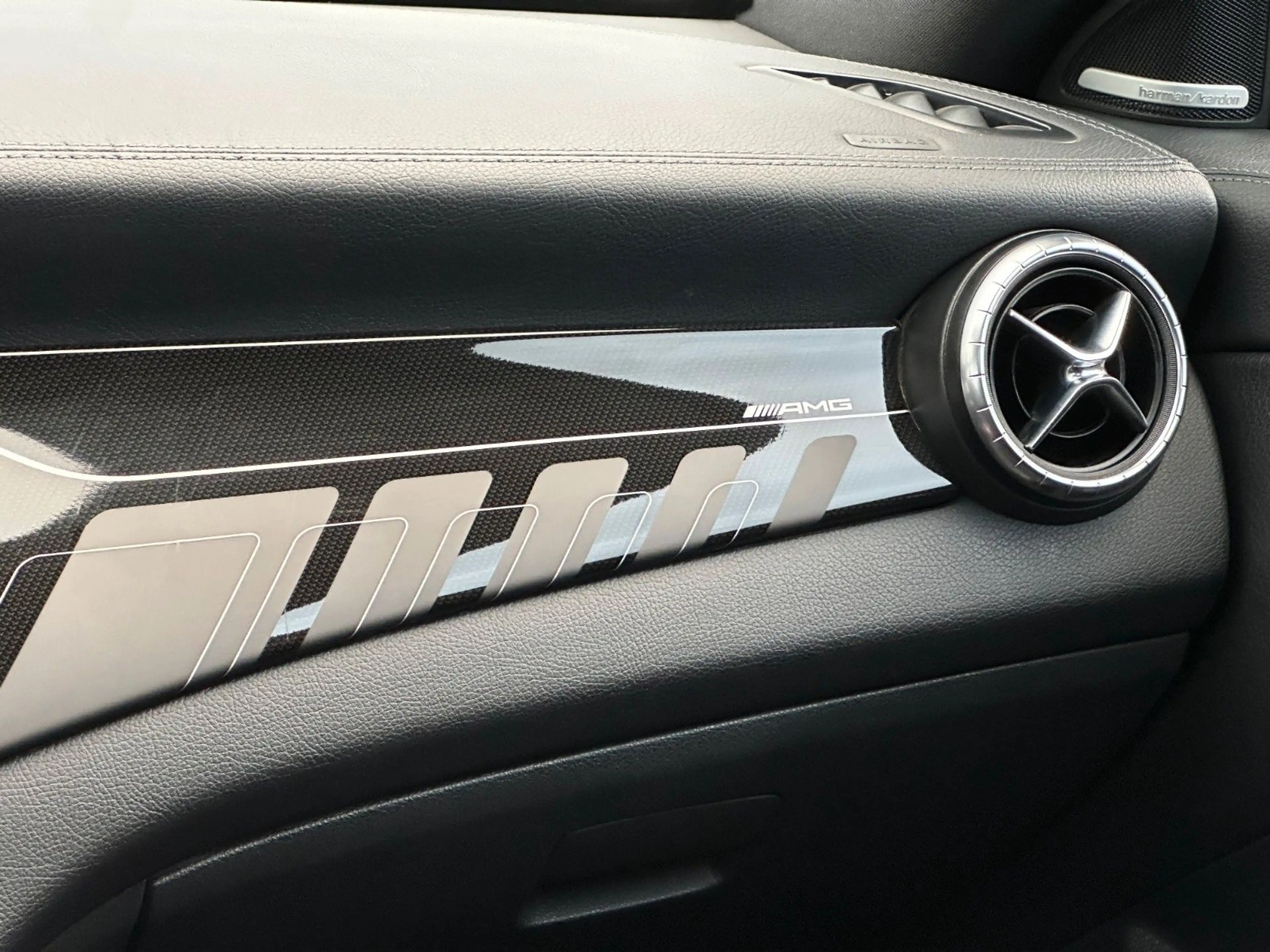 Mercedes-Benz CLA 45 AMG Shooting Brake LED PANO HK SPORT AGA — photo 14
