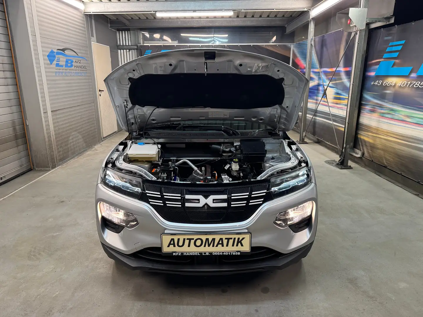 Dacia Spring Essential Grau - 2