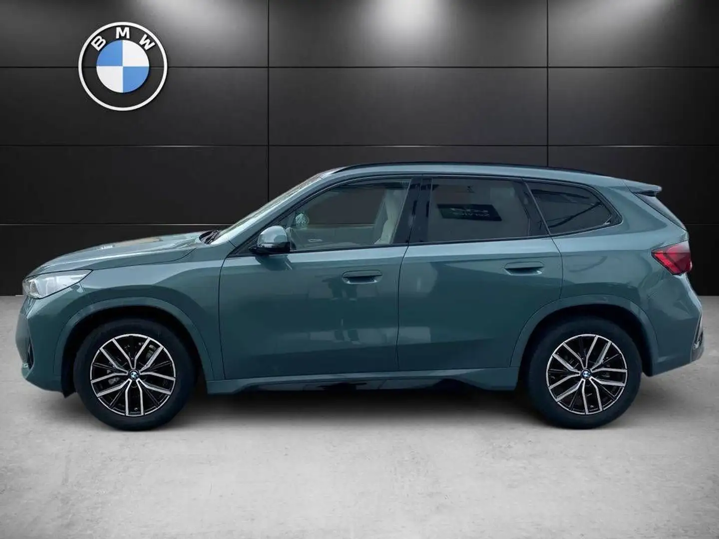BMW X1 xDrive20d M Sport DA PA%2B HUD AHK Pano adLED Gold - 2