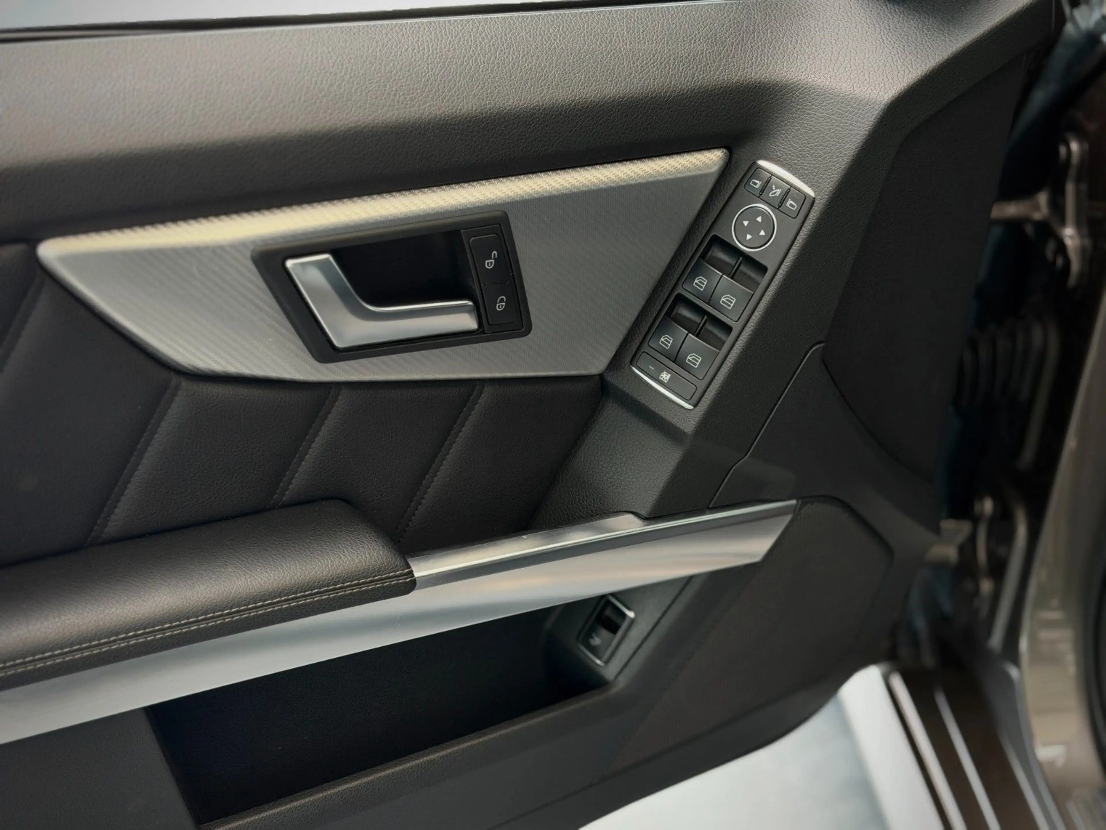 Mercedes-Benz GLK 220 CDI  4Matic *Wunderschön*Echt Leder*LED* — photo 4