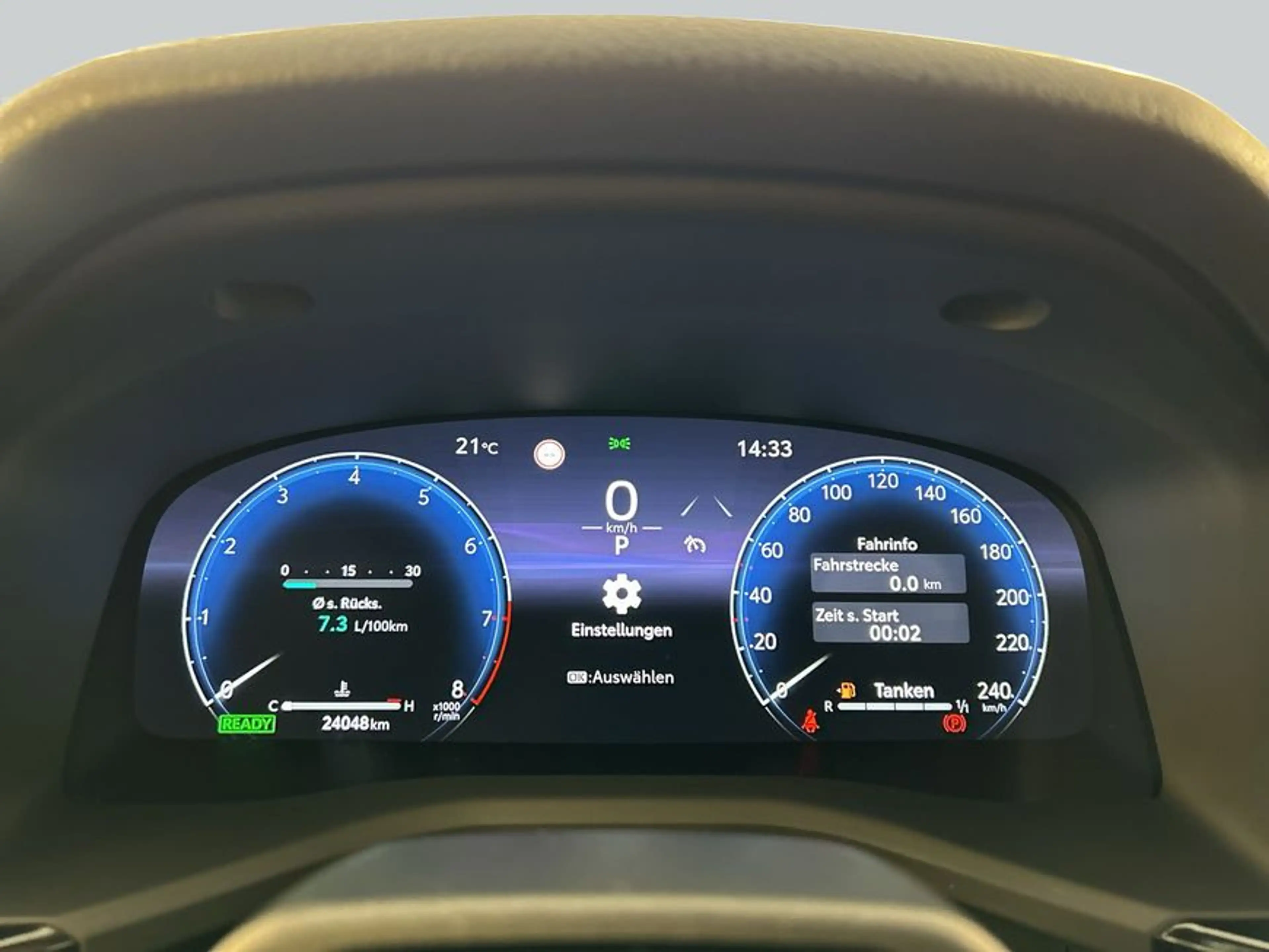 Toyota Camry 2.5 Hybrid Executive — photo 17