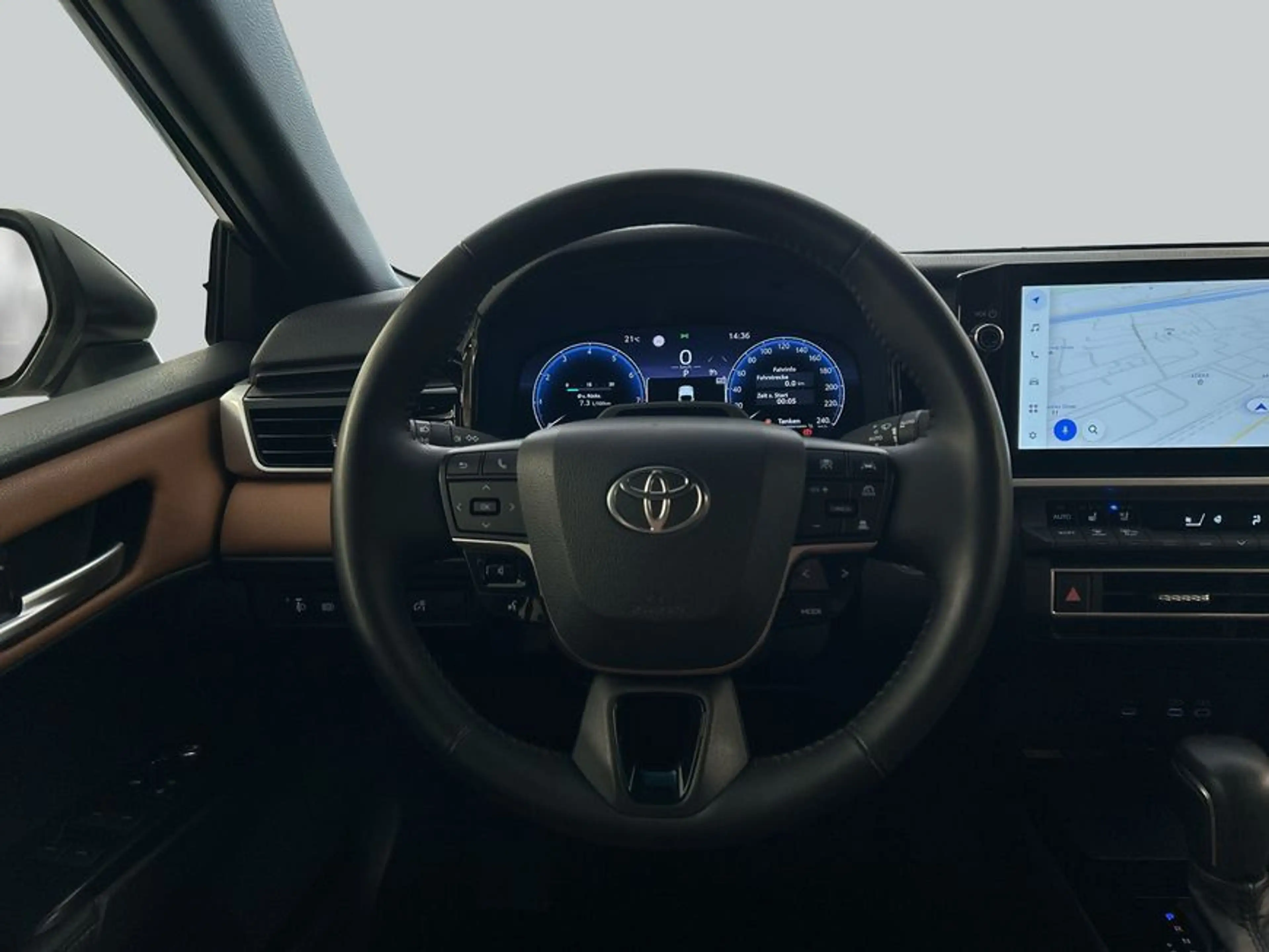 Toyota Camry 2.5 Hybrid Executive — photo 16
