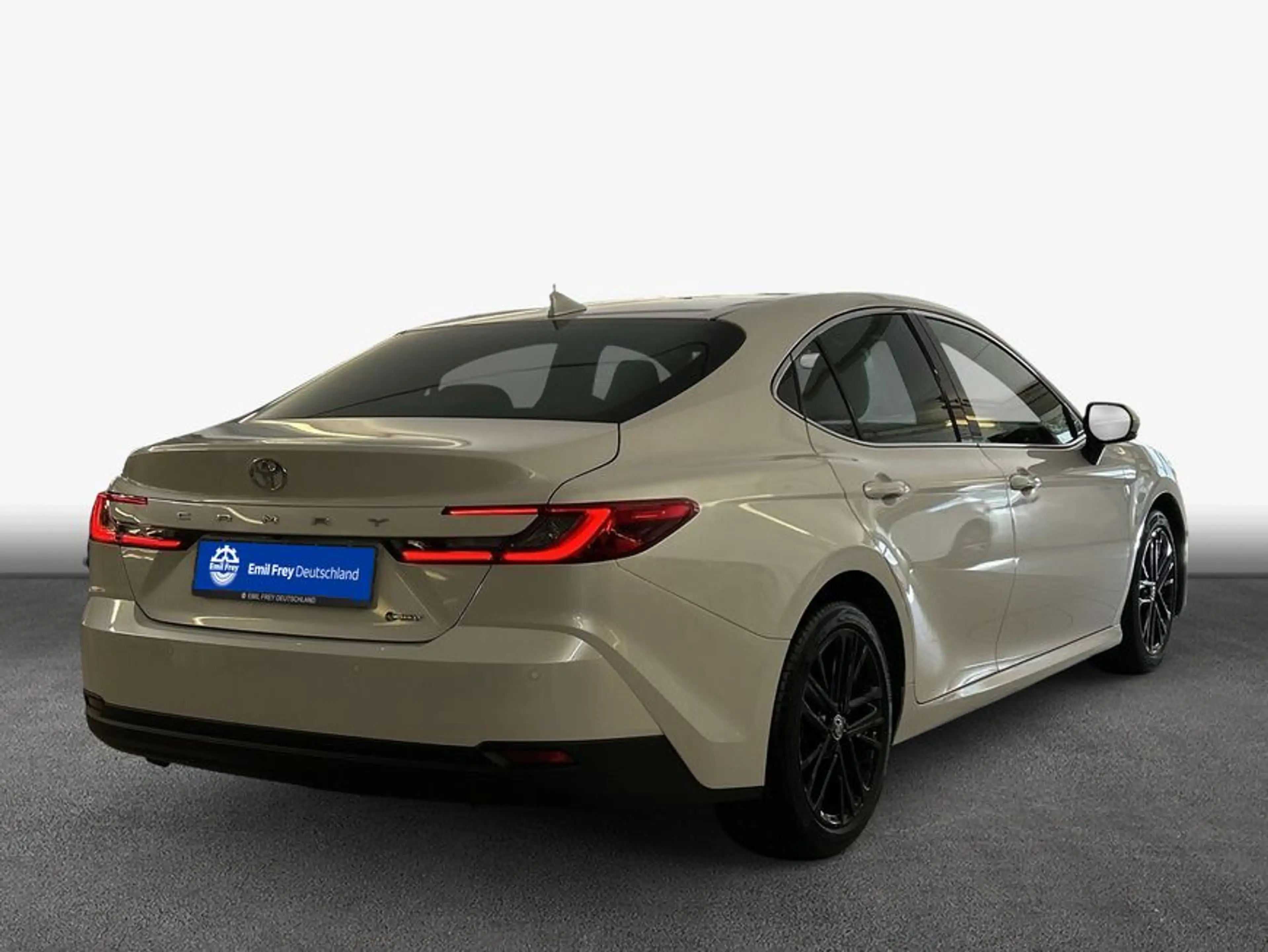 Toyota Camry 2.5 Hybrid Executive — photo 2