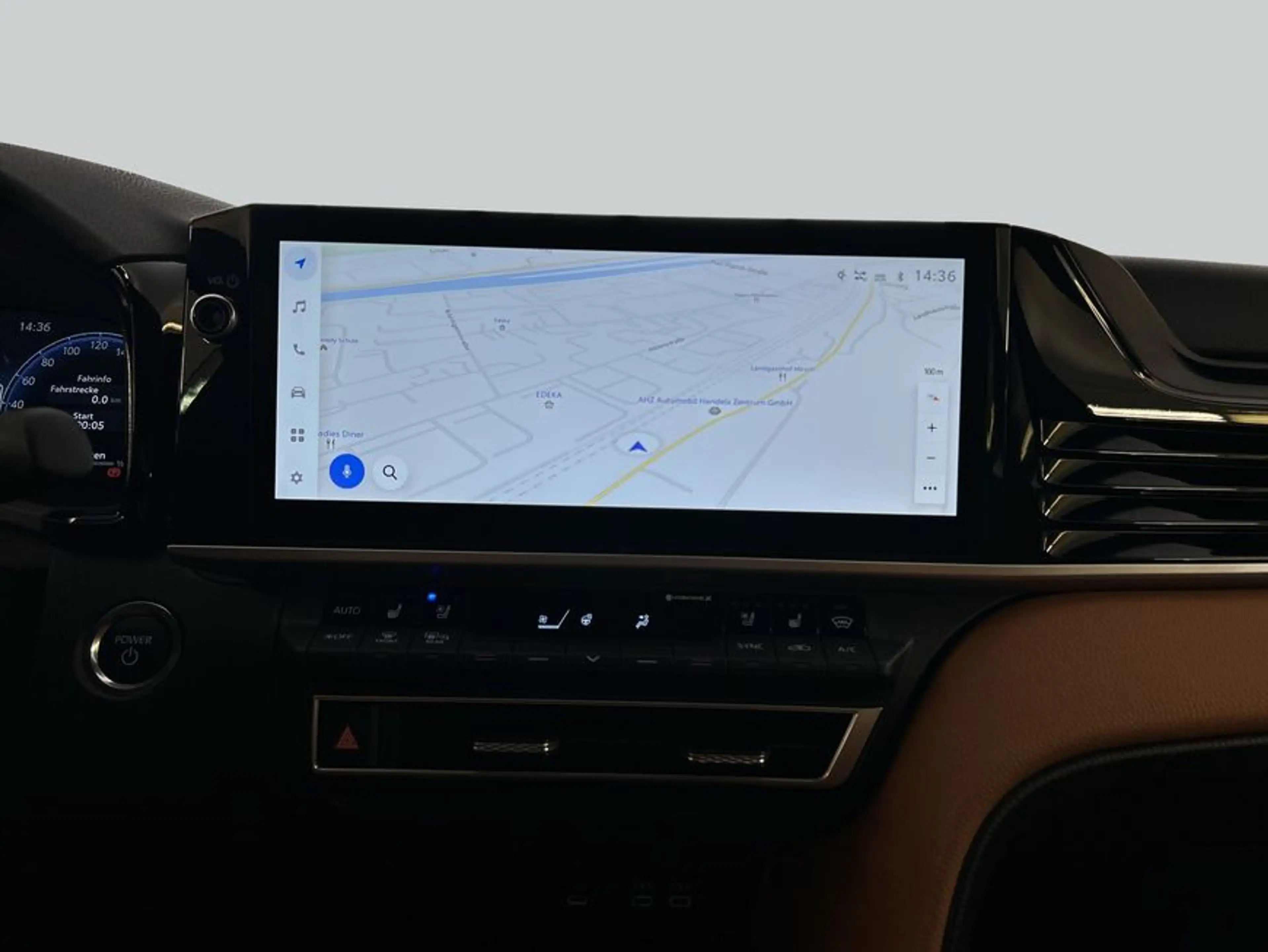 Toyota Camry 2.5 Hybrid Executive — photo 14