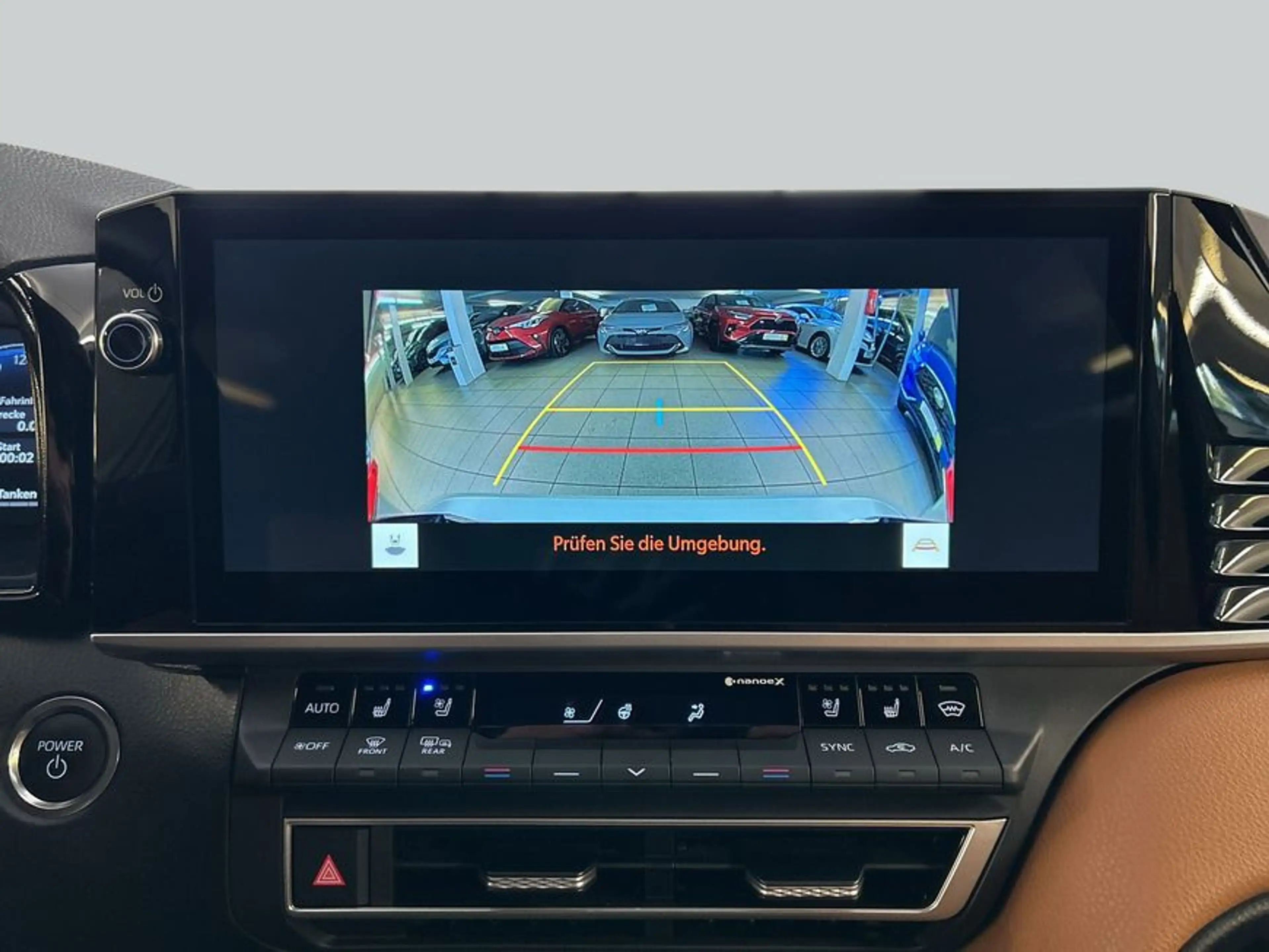 Toyota Camry 2.5 Hybrid Executive — photo 18