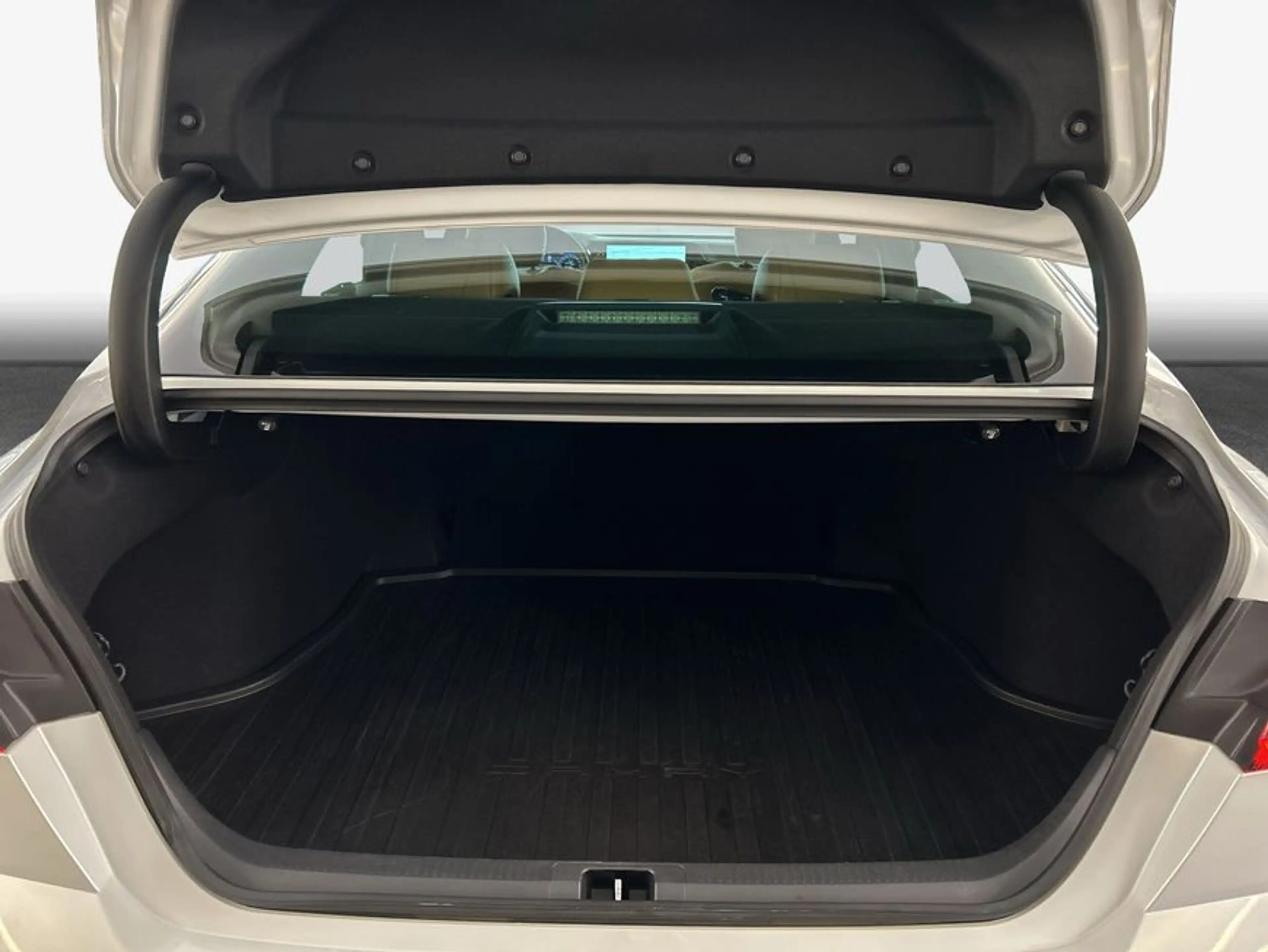Toyota Camry 2.5 Hybrid Executive — photo 8