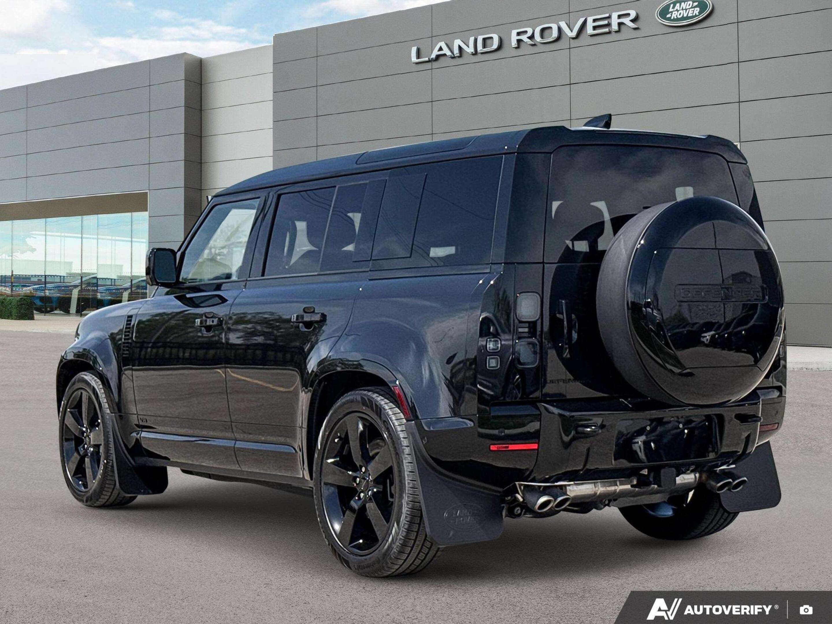 2026 Land Rover Defender 110 P525 V8 alt 5