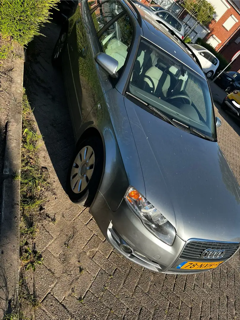 Audi A4 2.0 TFSI automaat 2005 Grijs - 2