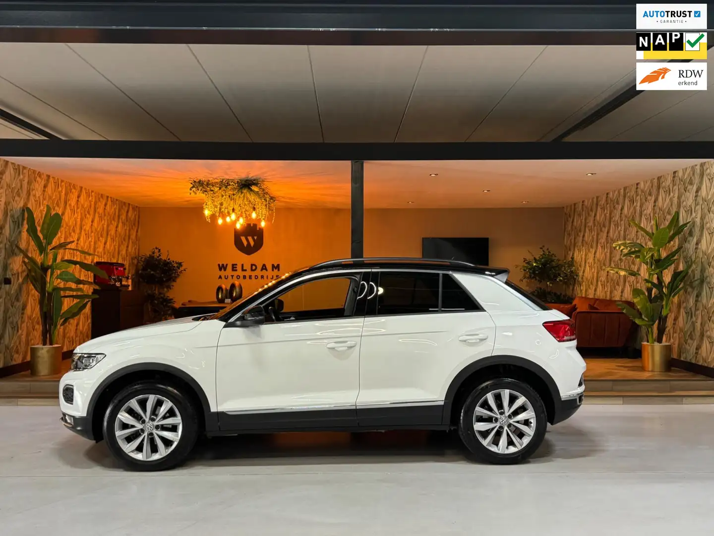 Volkswagen T-Roc 1.5 TSI Style Garantie Trekhaak CarPlay PDC Adopti Bianco - 1