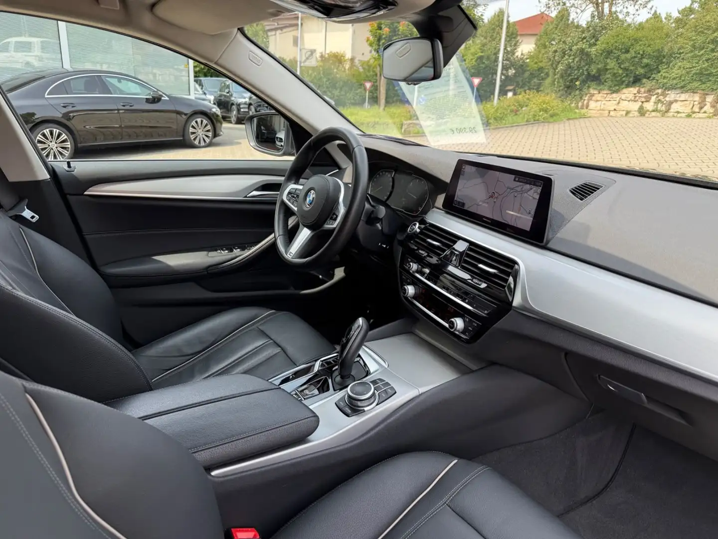 BMW 530 i Aut. Lim. Business Entertainment Leder LED Grau - 2