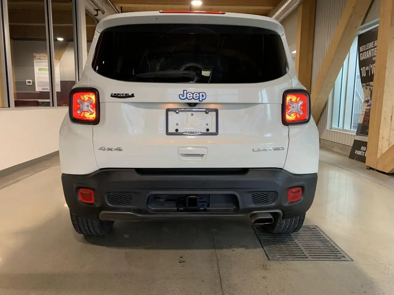 Jeep Renegade снимка Jeep Renegade