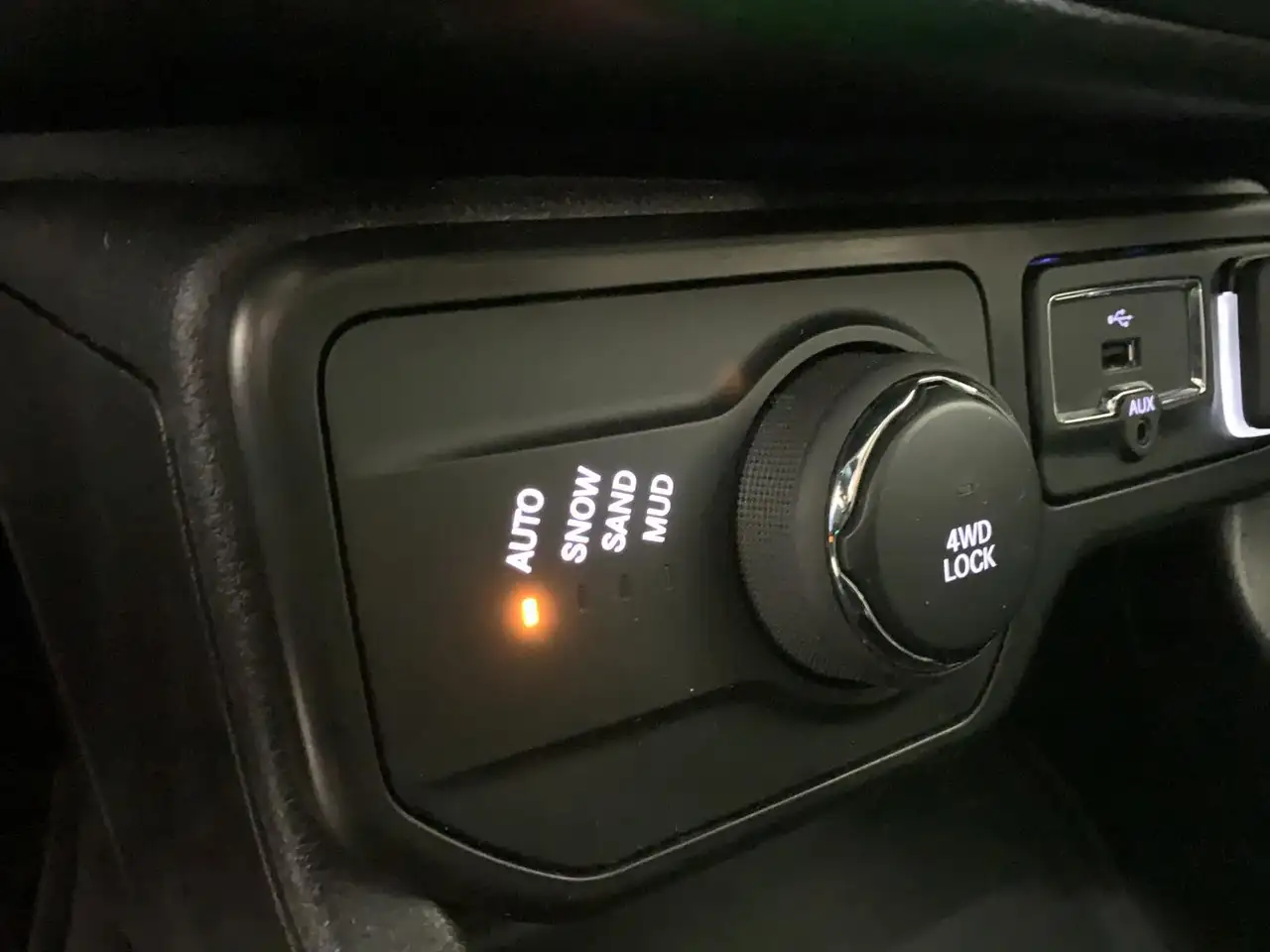 Jeep Renegade снимка Jeep Renegade