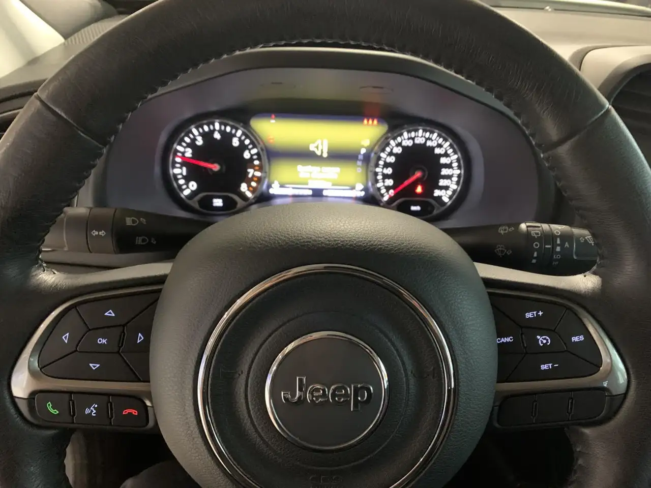 Jeep Renegade снимка Jeep Renegade