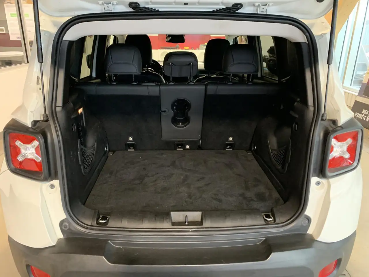 Jeep Renegade снимка Jeep Renegade