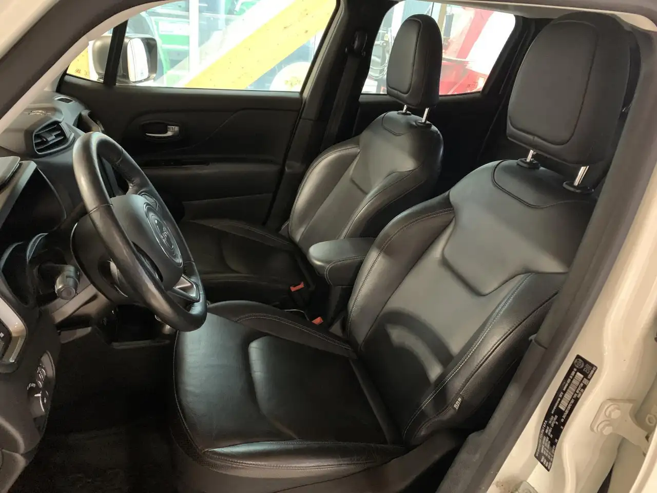 Jeep Renegade снимка Jeep Renegade